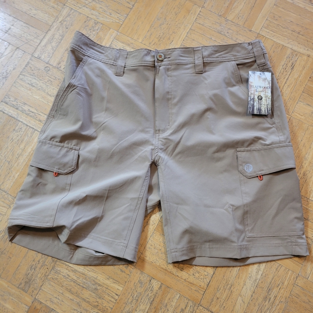 Flatwood Threads Men's Tan Cargo Shorts NWT